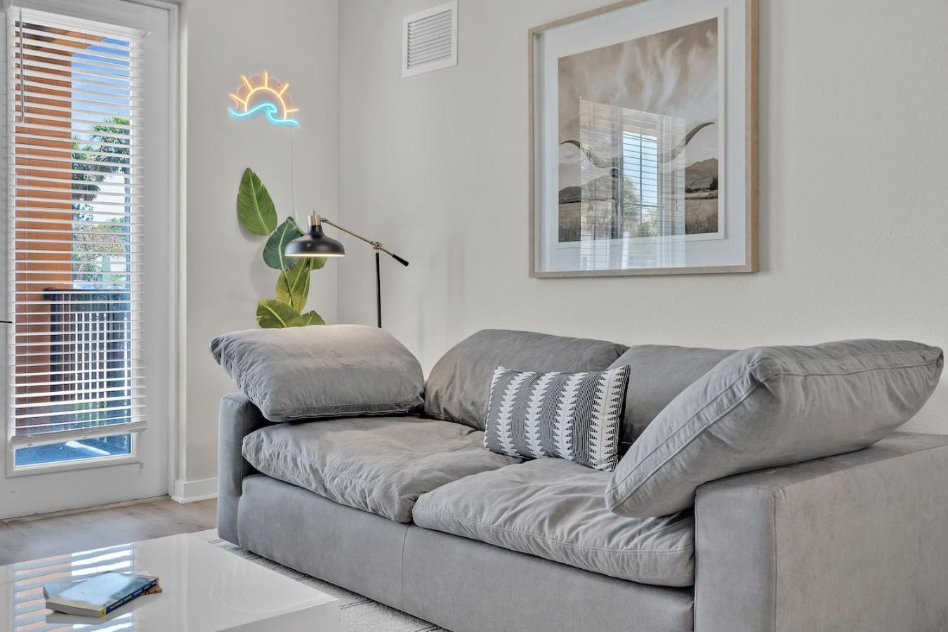 Cozy Retreat 2 Bedroom Hideaway Moments From The Sand Бойнтън Бийч Екстериор снимка